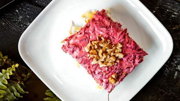 Сколько «живут» селедка под шубой и холодец: как хранить новогодние блюда