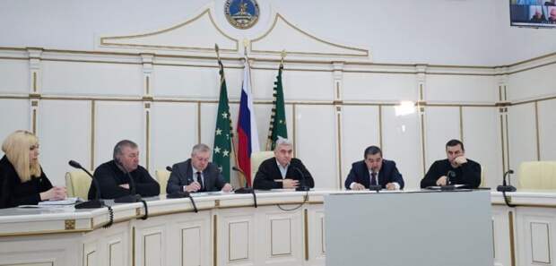 В Кошехабльском районе обсудили вопросы обеспечения жизнедеятельности населения в условиях непогоды