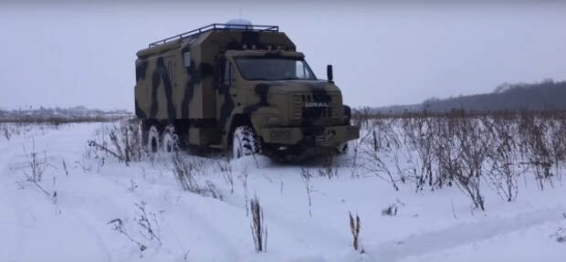 В России выпустили брутальный «дом на колесах» на базе вездехода «Урал Next»