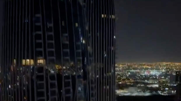 Эвакуация в Дубае: дрон попал в жилую высотку