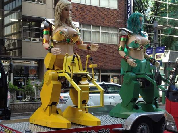 Роботы в бикини — мобильная реклама токийского ресторана