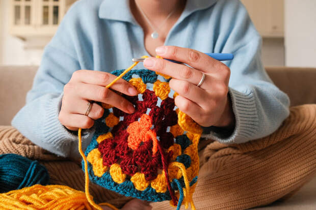 Профессор Шилова: вязание и процесс маникюра могут ухудшить зрение