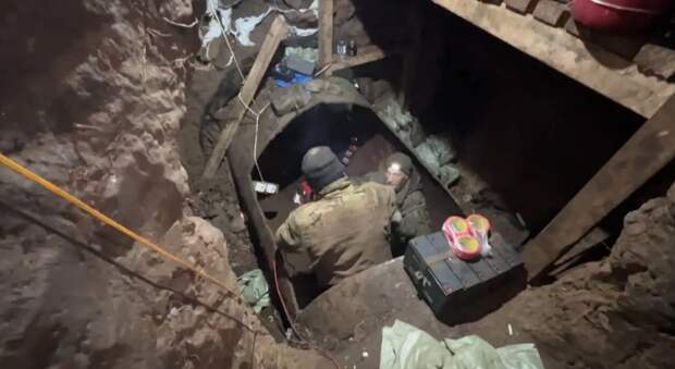 Украинские военные намеренно затопляют трубы в Покровске, чтобы блокировать продвижение ВС РФ