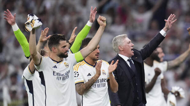 «Реалу» вручили чемпионский кубок Примеры на закрытой церемонии