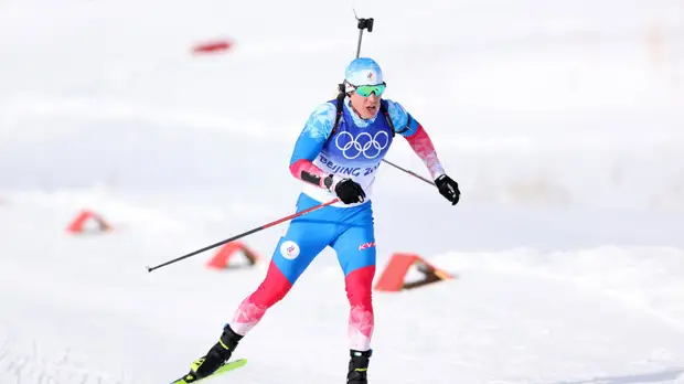 Анфиса Резцова привала поддержать Латыпова после эстафеты на ОИ-2022