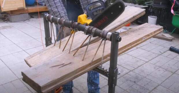 Удобная самодельная подставка для распиловки досок и деревянных брусков