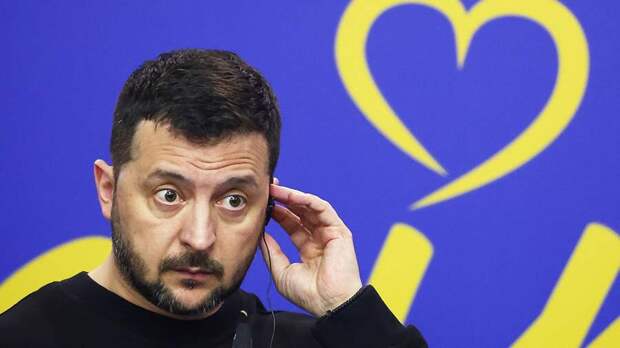 Работники офиса президента Украины Владимира Зеленского в 2023 году израсходовали на командировки больше средств из бюджета, чем шесть министерств Украины вместе взятых.