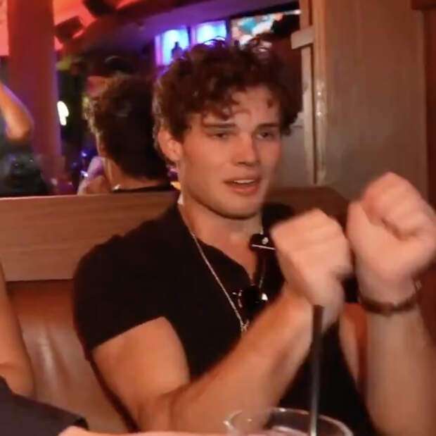 У популярного стримера случилась передозировка наркотиками в прямом эфире