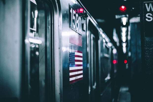 Власти Нью-Йорка потратили 30 млн долларов на лестницу в метро