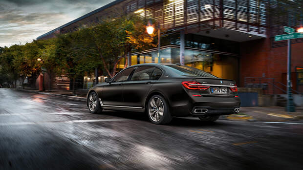 В России начали продавать BMW M760Li xDrive. Фото 2