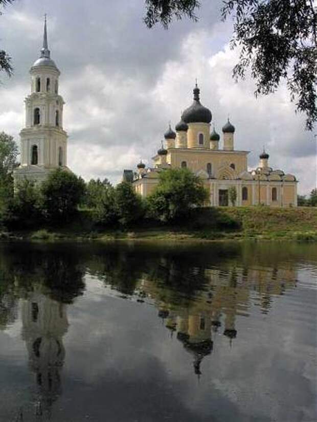 Правый берег Воскресенский собор