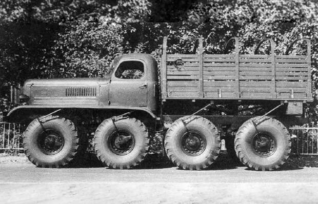Советский четырехосный грузовик-монстр ЗИС-134.