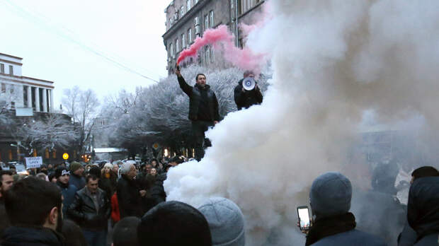 Пашинян цепляется за власть, Армения борется за жизнь Пашинян цепляется за власть, Армения борется за жизнь