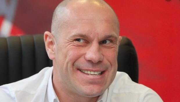 Скандально известный нардеп опубликовал провоцирующее фото: «Нацист, арестуй меня» (ФОТО)