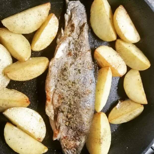 Форель с молодой картошкой Готовим дома, Мужская кулинария, Еда, Кулинария, Рецепт, Фотография, Длиннопост, Форель