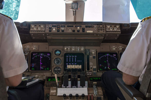 New York Post: горящий самолет Delta с 179 пассажирами поджег взлетную полосу