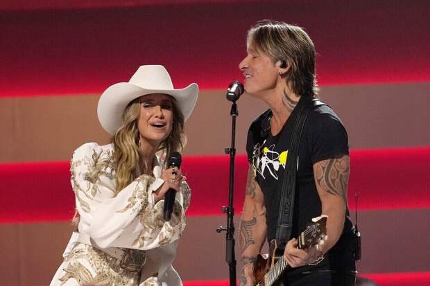 Кит Урбан после развода с Кидман якобы переехал к молодой певице