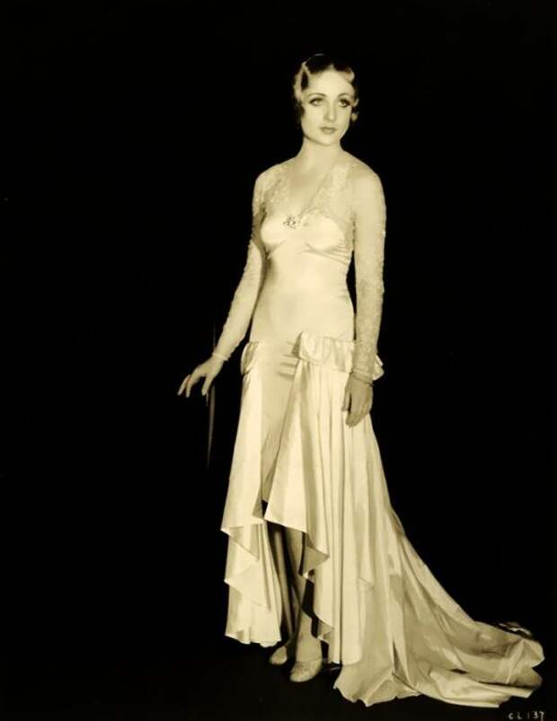 Актриса наиболее известна комедийными ролями в классических голливудских фильмах 1930-х годов.