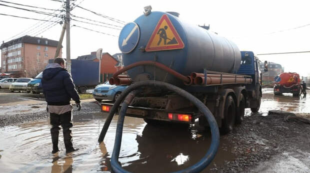Краснодар затопило: на улицы города вышла водооткачивающая техника