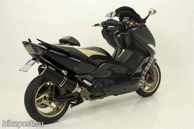 Скутер Yamaha T-Max 500 с выхлопом Giannelli T-Max Dark