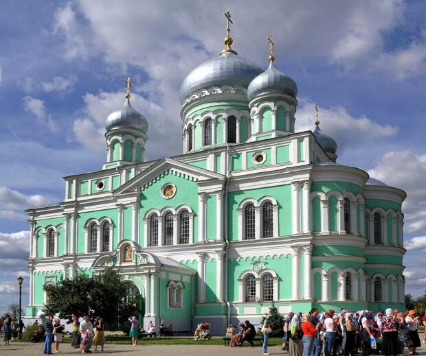 Diveyevo_Serafimo-Diveevsky_Monastery_The_Trinity_Cathedral_IMG_9603