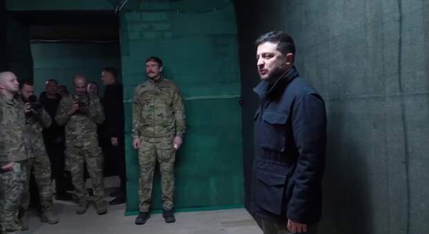 Он вечно по кустам, по чердакам, да по подвалам. Кстати, узнаёте дядю с большими усами?