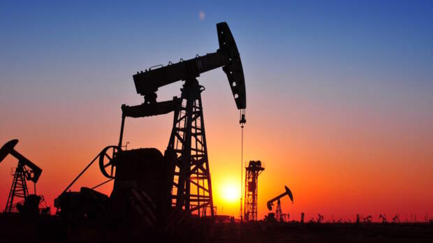 СМИ: азиатские союзники США вынуждены покупать нефть у соперников Америки