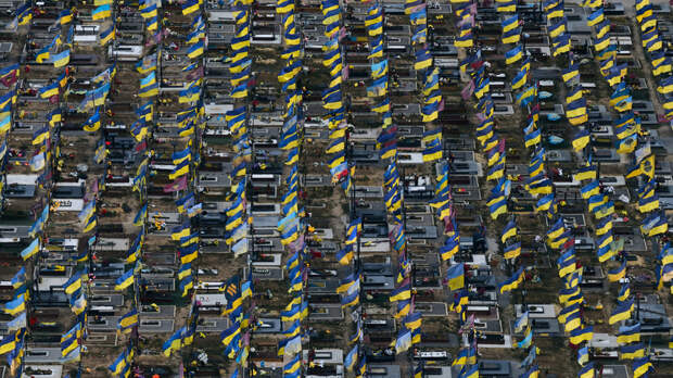 Гигантские кладбища ВСУ видны из космоса: В ложь Зеленского не верят даже «союзники»