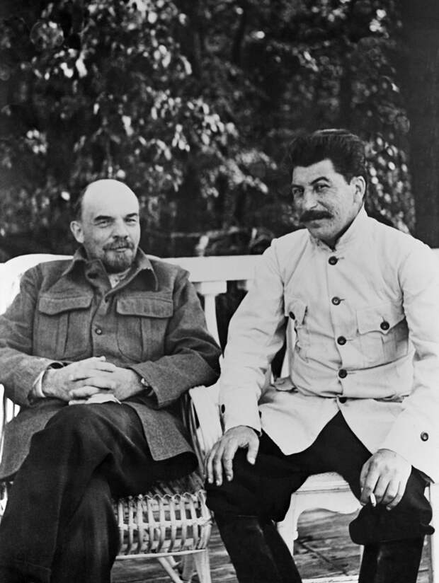 Файл:19220900-lenin stalin gorky-02.jpg — Википедия