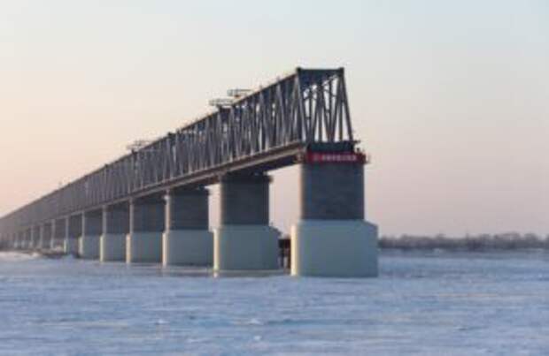 СМИ обратили внимание на российско-китайский мост, в котором свою половину построил только Китай