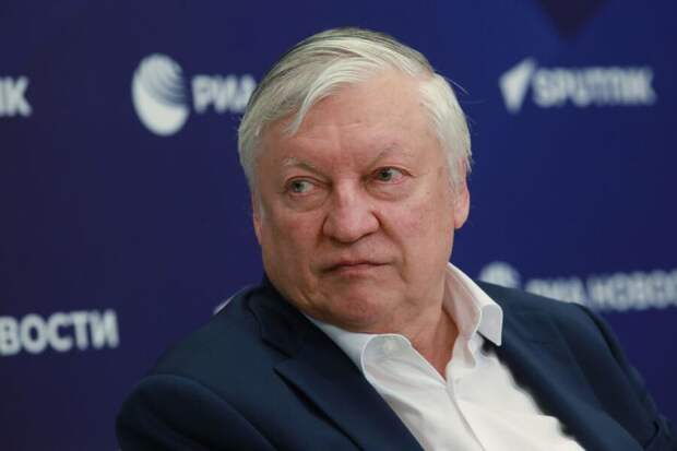 От нападения до инсульта. Легендарный шахматист Карпов попал в больницу, версий несколько