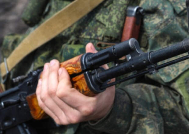 Российские бойцы зачищают здания Красноармейска от украинских оккупантов Российские бойцы зачищают здания Красноармейска от украинских оккупантов