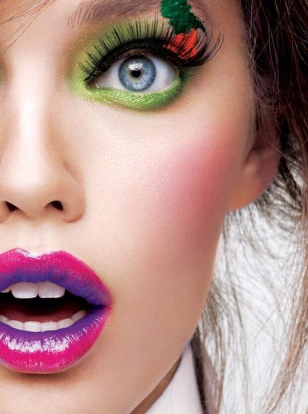 Календарь на 2012 год от компании Maybelline 
