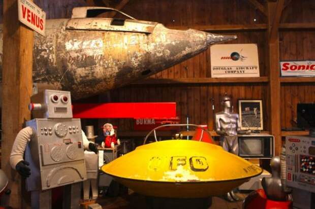 Inside Connecticut’s Secret Museum of Retro-Future Oddities