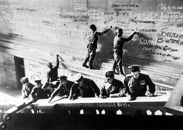 Рейхстаг изнутри и надписи советских солдат Reichstag21 Рейхстаг изнутри и надписи советских солдат