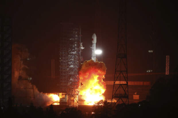 Китай успешно испытал первую ступень сверхтяжелой ракеты Long March 10