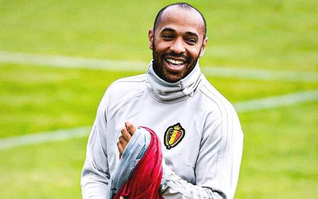 48-летний Анри показал впечатляющую форму в тренажерном зале