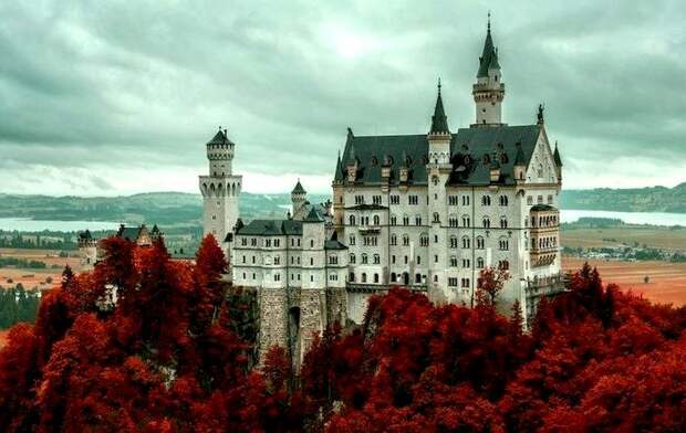 Сказочный замок - жемчужина баварских Альп. /Фото: miraxtravel.com