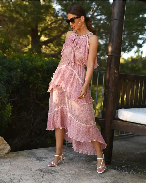 С чем носить розовый сарафан: 10 стильных и женственных примеров