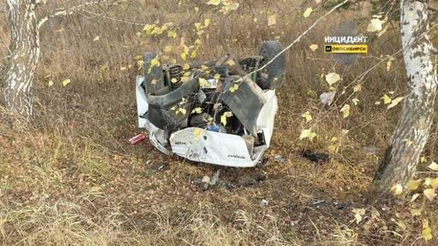 Ребенок погиб в перевернувшемся авто под Новосибирском. Родители не пострадали