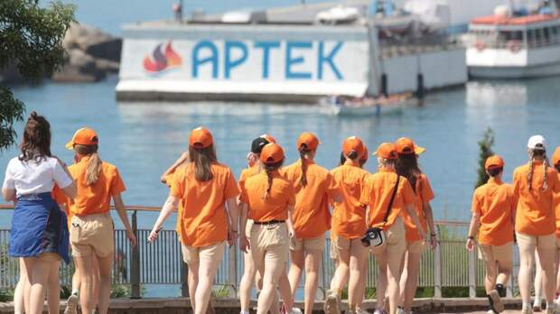 Миронов предложил давать отличникам бесплатные путёвки в детские лагеря