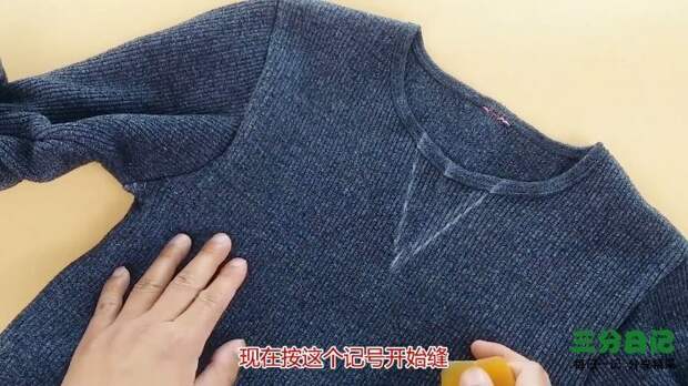 Как самостоятельно сузить вырез горловины свитера