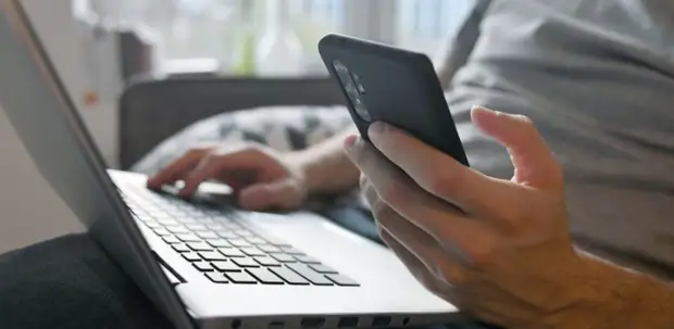 В поликлинике на Петрозаводской врачи консультируют пациентов по видеосвязи