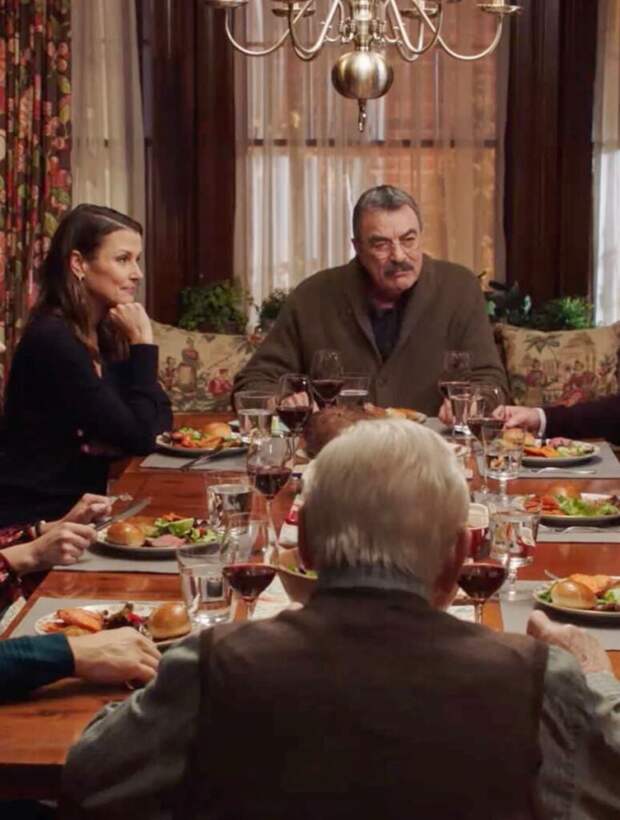 A Lively Sunday Dinner - Blue Bloods Season 14 Episode 6