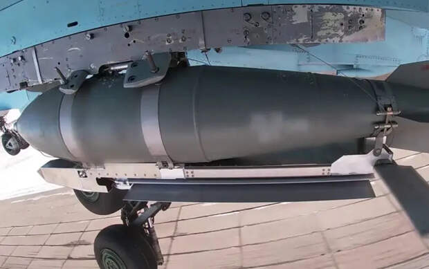 Российский Су-34 нанёс удары авиабомбами ФАБ-500 с УМПК по пункту временной дислокации ВСУ под Купянском