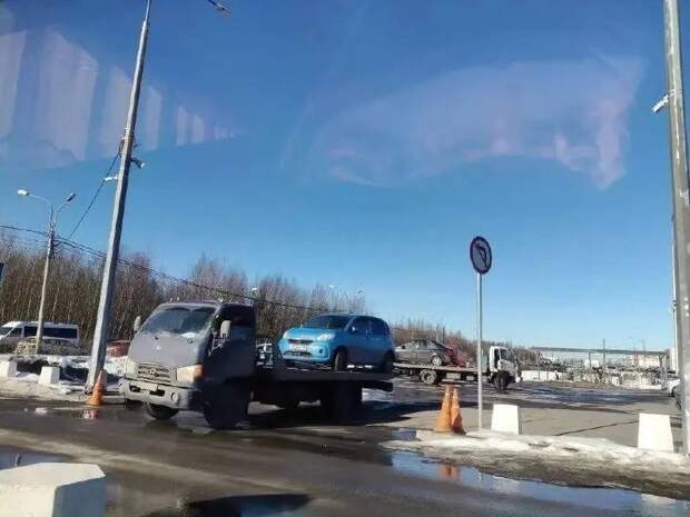 В Петербурге провели рейд против незаконной парковки на местах для инвалидов