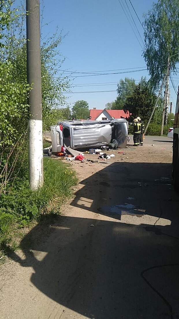 В Конаково водитель погиб от столкновения со столбом