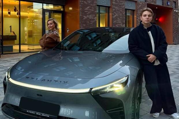 Полина Гагарина раскошелилась на роскошный подарок 18-летнему сыну Андрею