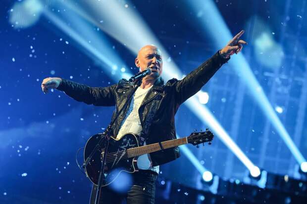 Долина поздравила Майданова с юбилеем и спела с ним дуэтом