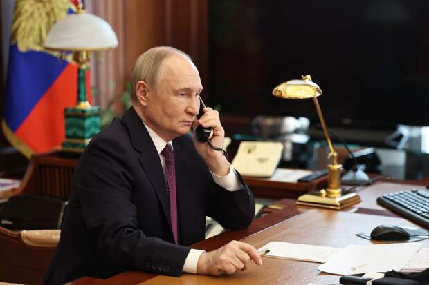 Путин провел телефонный разговор с президентом Ирана Пезешкианом